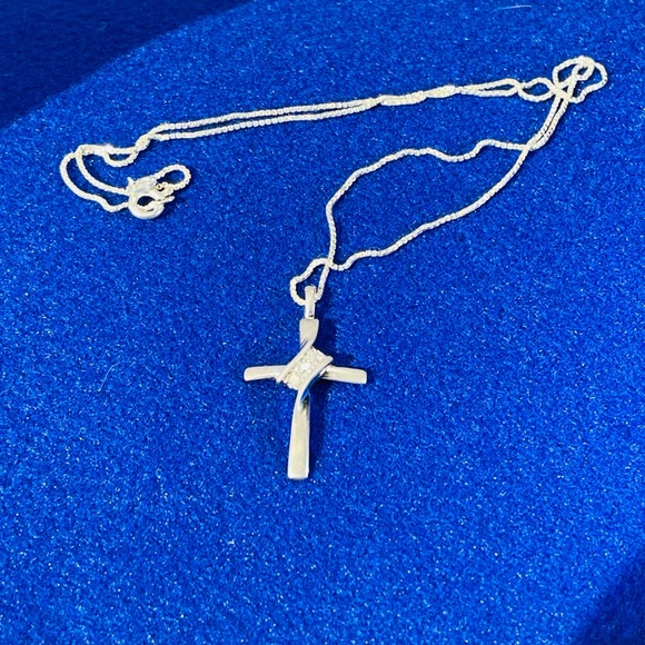 Unusual Sterling Crucifix with Sterling Box Chain - Picture 2 of 8